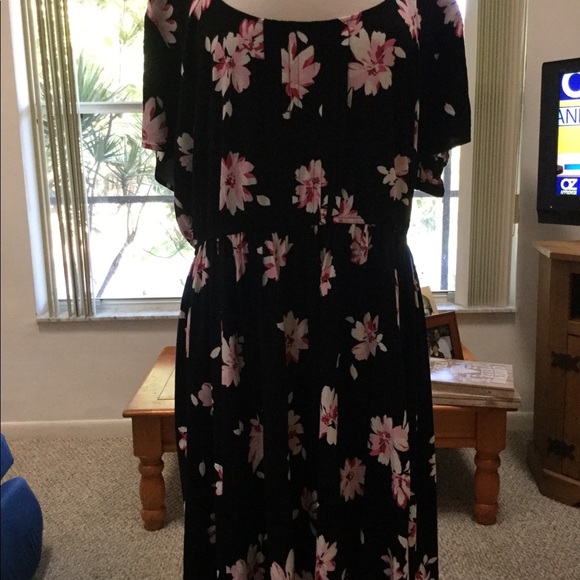 torrid Dresses & Skirts - NEW TORRID FLORAL DRESS